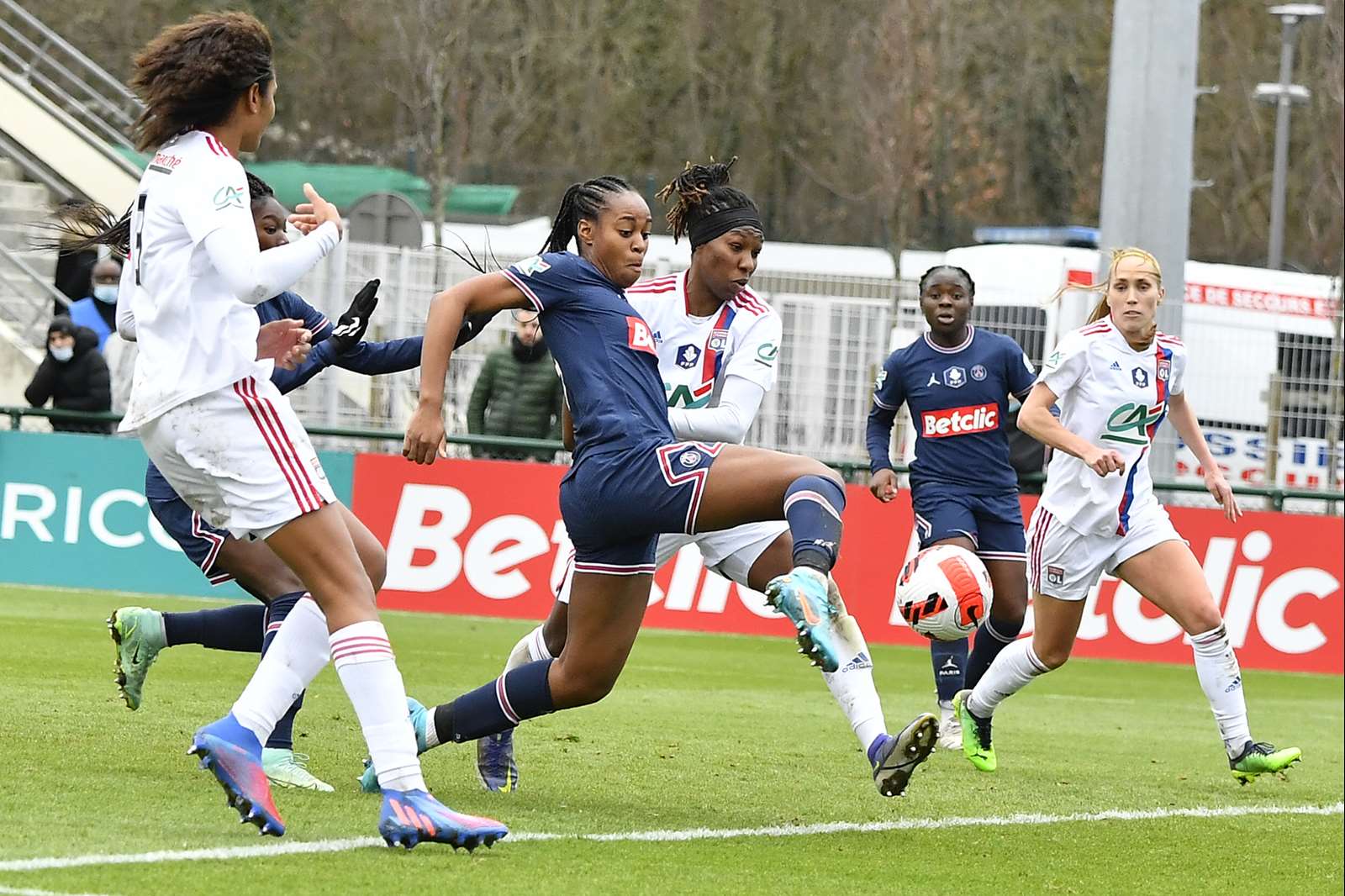 Futebol Feminino: Benfica, Lyon, PSG e Paris FC fazem o pleno de vitórias